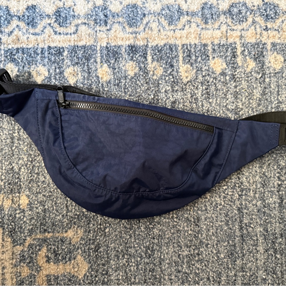 BAGGU Navy Blue Crescent Crossbody Bag